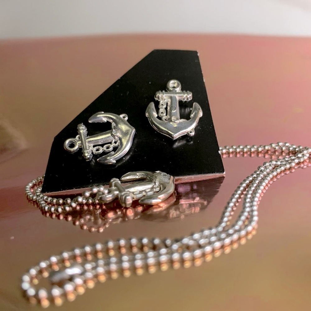 Silver earring and necklace jewelry set!⚓️✨